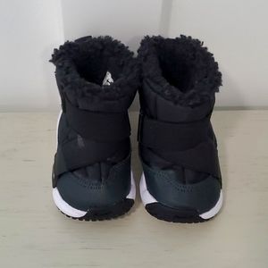 Infant Nike snow boots